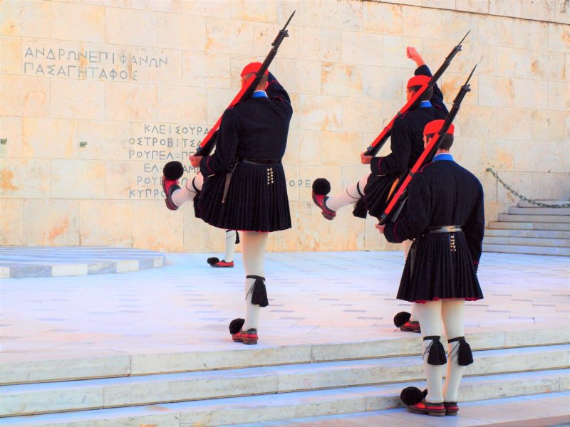 ギリシャの伝統衣装「フスタネラ」