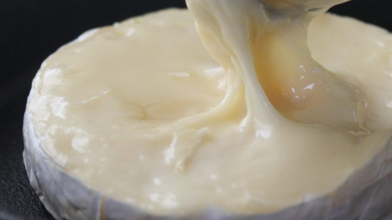 オリーブオイルと相性抜群　チーズ